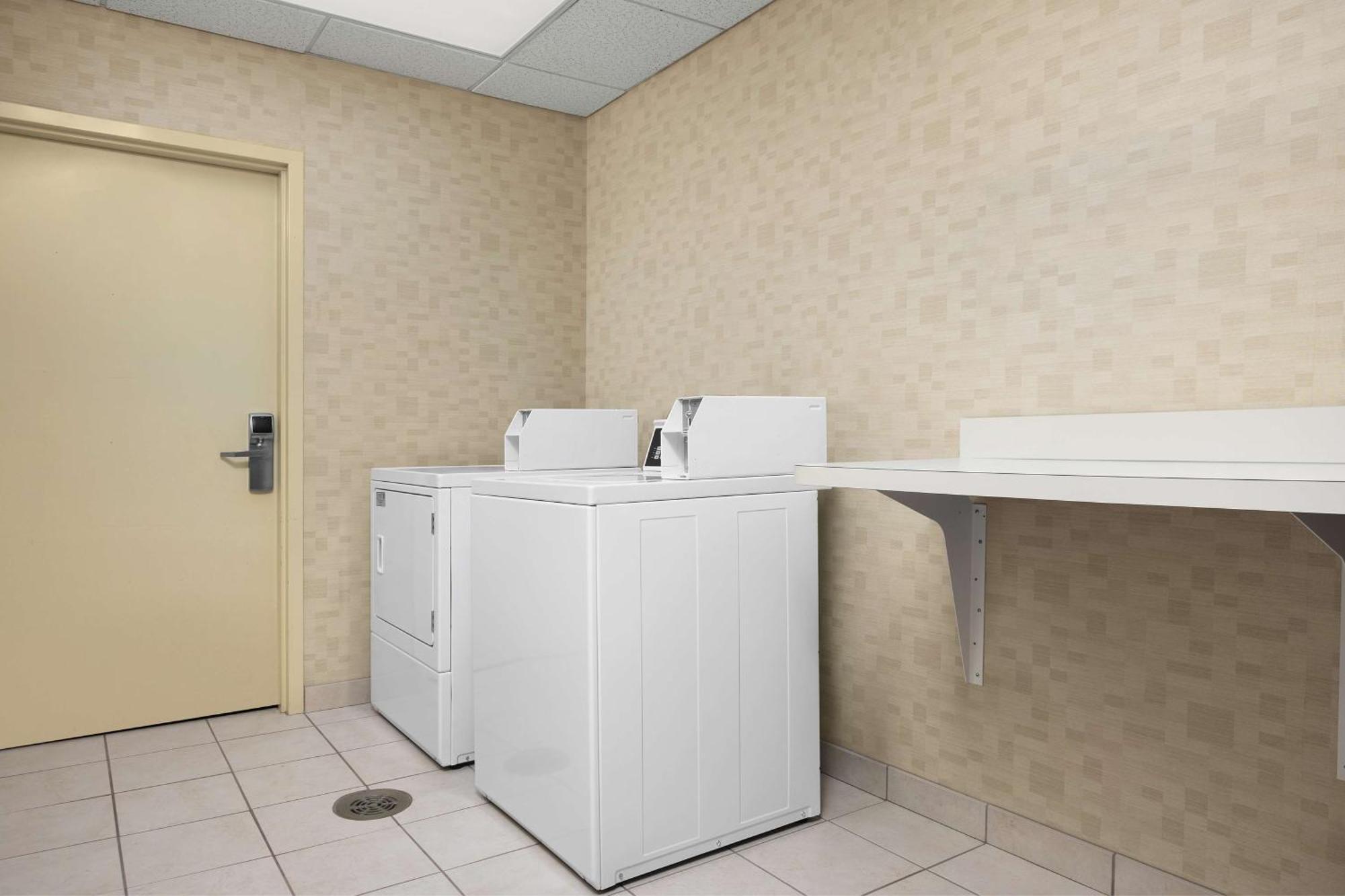 Hampton Inn Syracuse Clay Liverpool Exterior foto